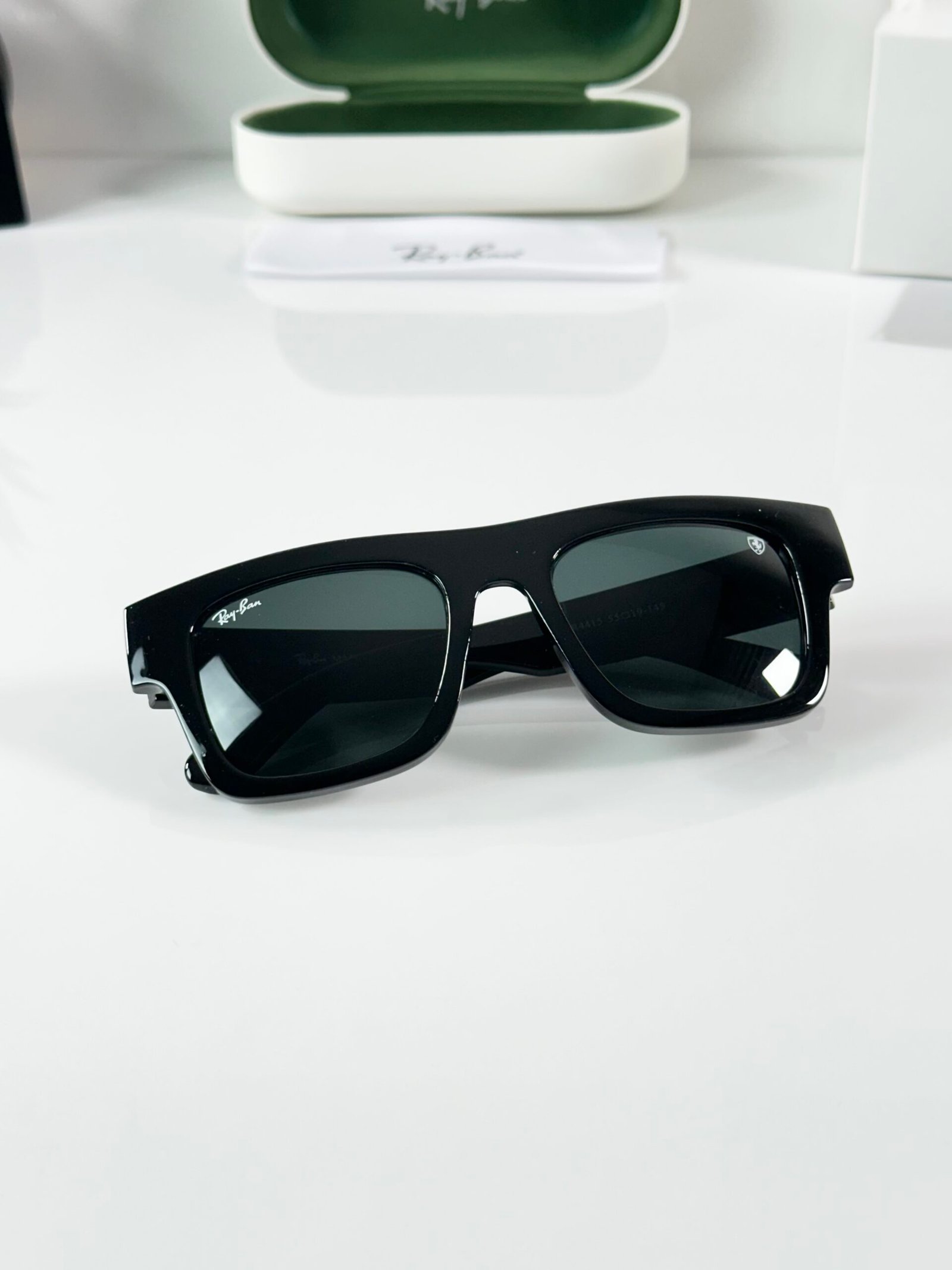 RB 4415 Shine Black GLASS - Image 4
