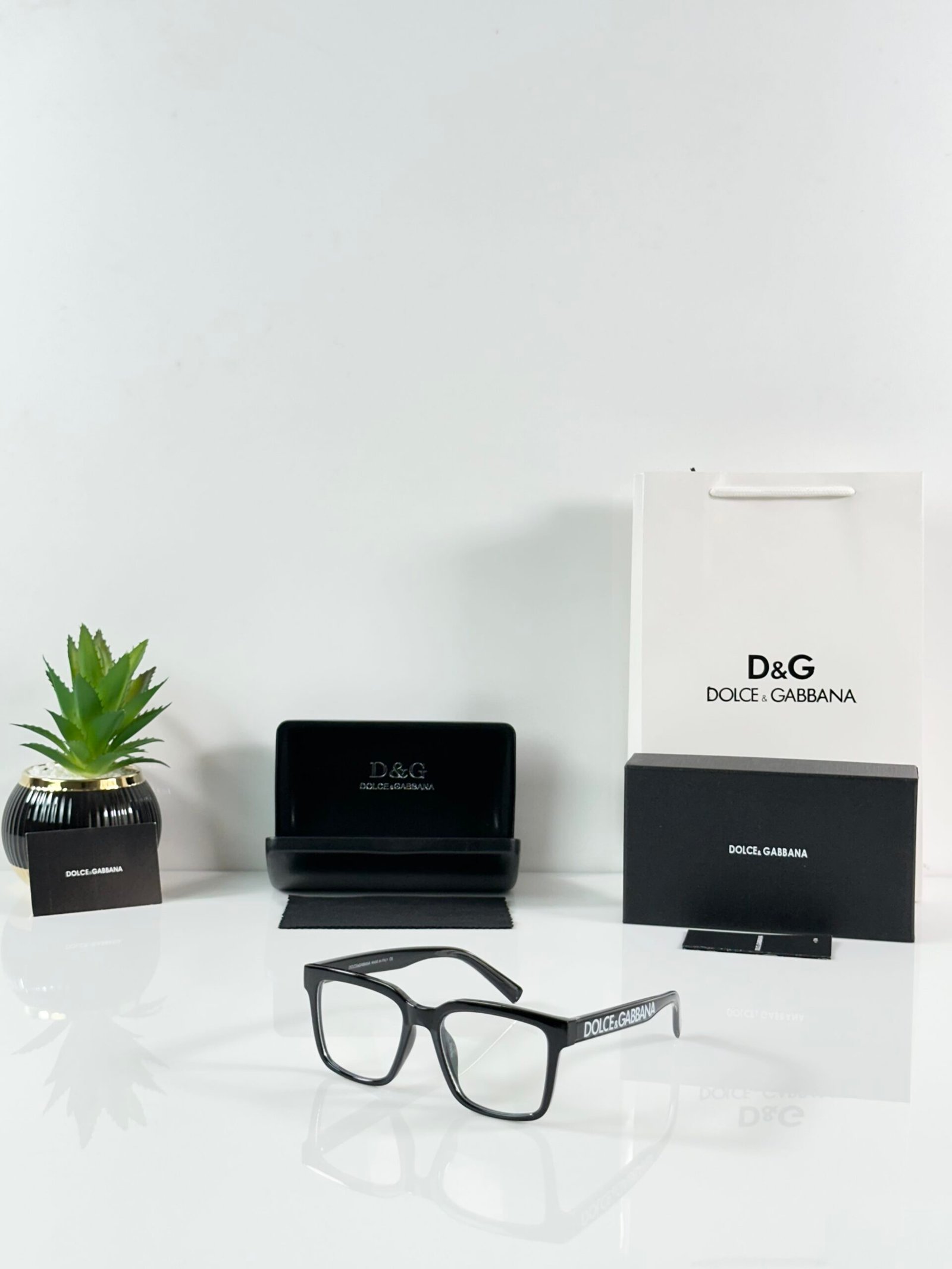 DG 5101 Black Frame